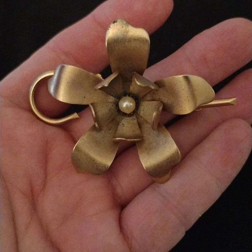 Vintage France Gold Tone W/ Faux Pearl Flower Hair Clip